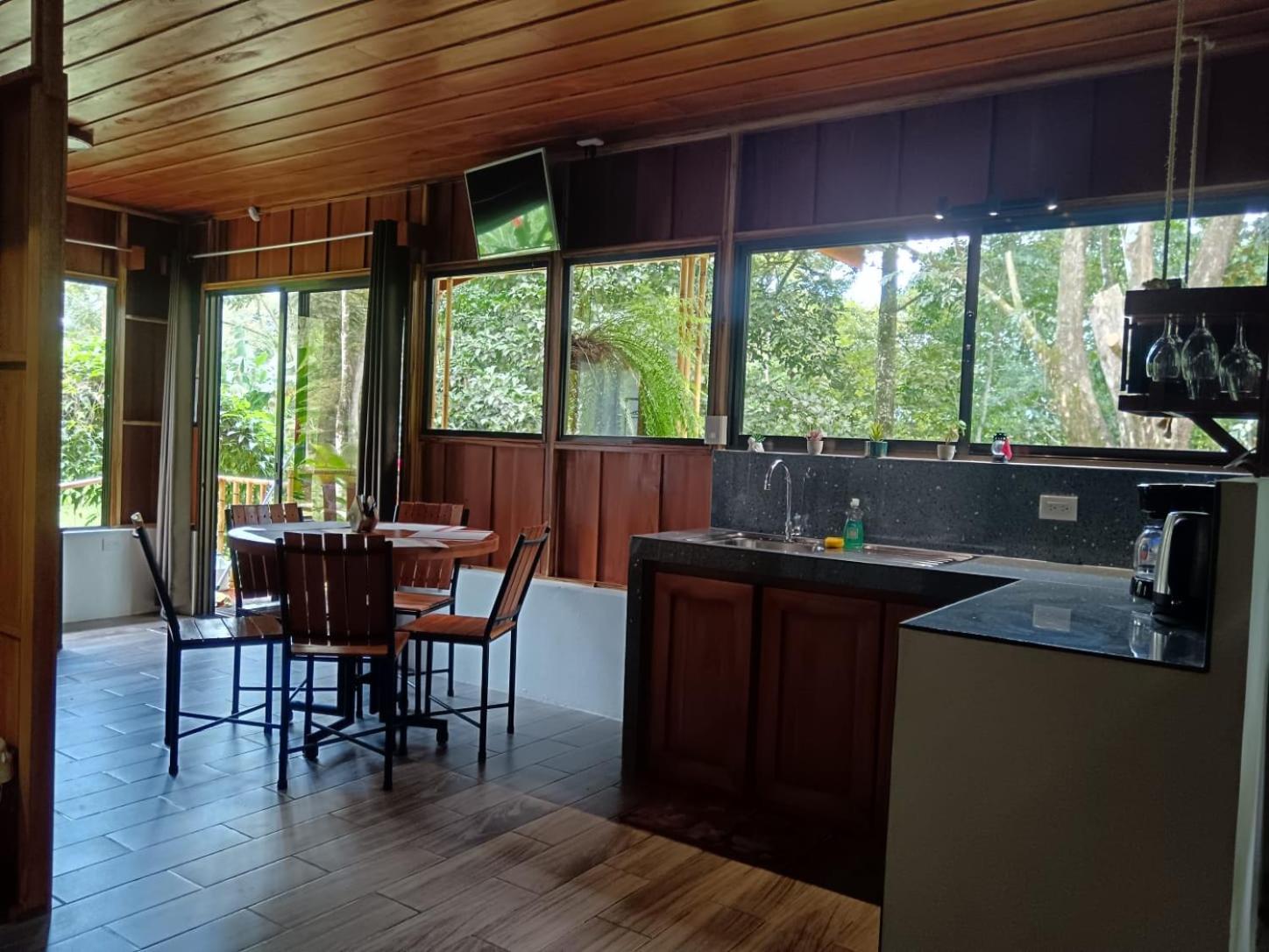 Gambas Lodge La Fortuna Bagian luar foto